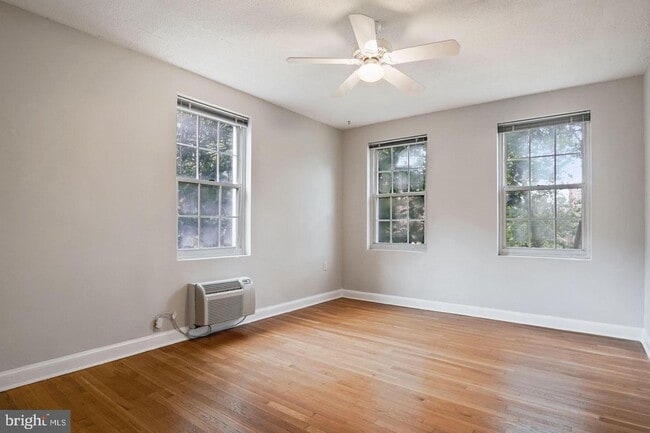 Building Photo - 3051 Idaho Ave NW