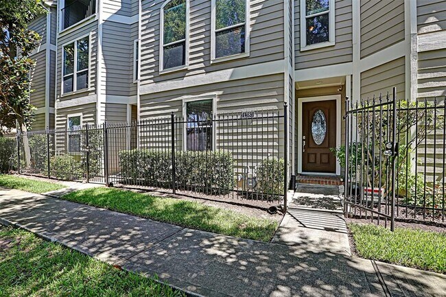 Building Photo - 1285 W 17th St