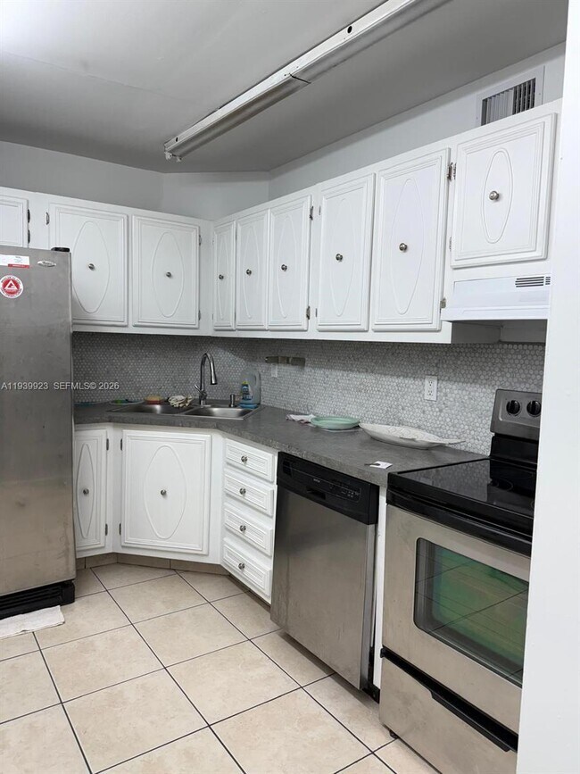 Foto del edificio - 3115 Oakland Shores Dr