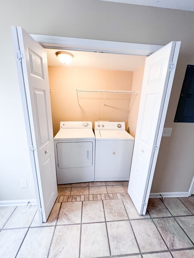 Foto del edificio - 2 Bedroom 1.5 Bathroom Townhome