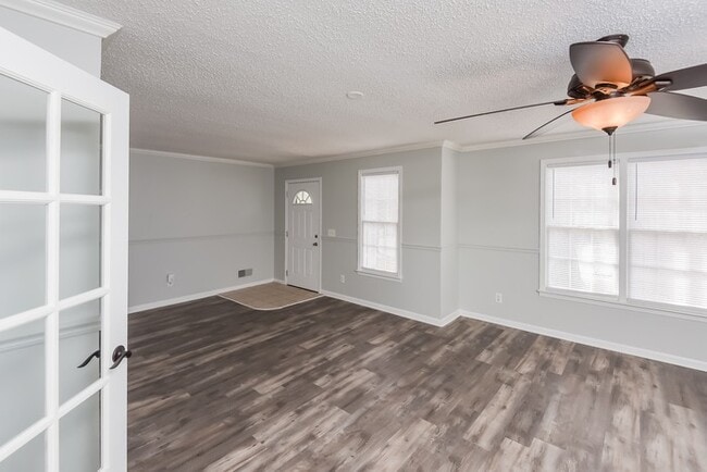 Building Photo - 211 River Song Rd