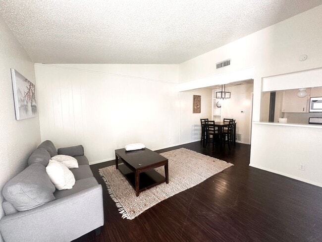 Building Photo - 2 Bed 1 Bath in Austin