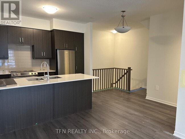 Building Photo - 11-11 Honeycrisp Cres