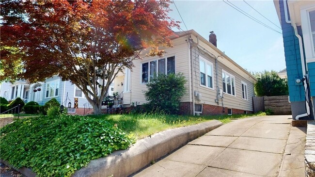 Building Photo - ****Providence/Mt. Pleasant – Single Famil...