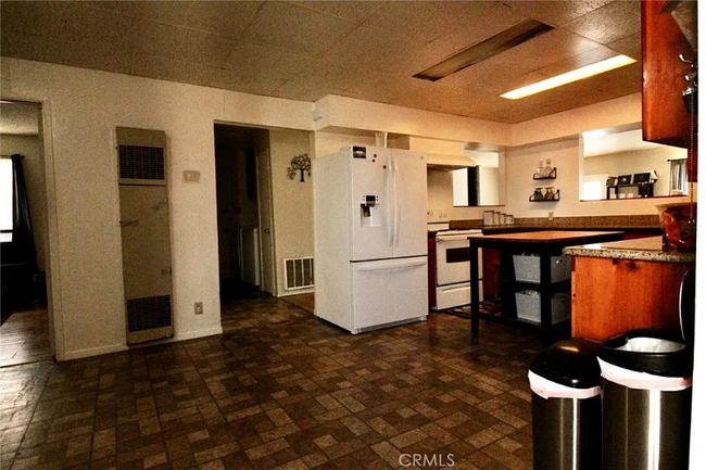 Foto del edificio - 15150 Lakeview Ave