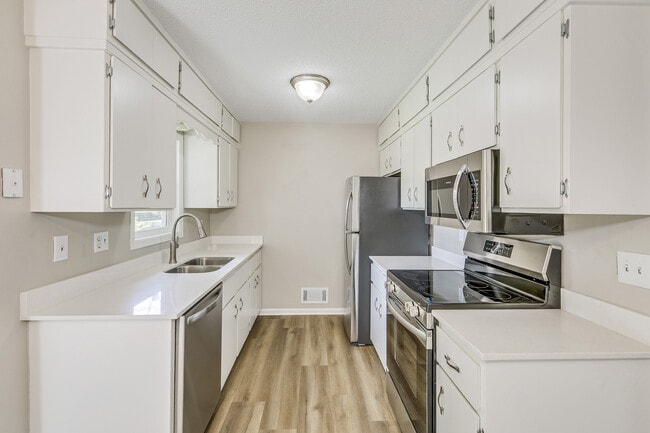 Kitchen - 16376 Fishing Ave W