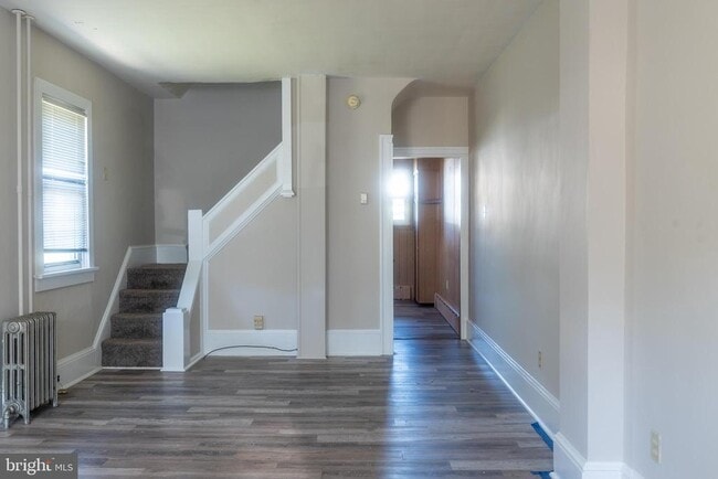 Building Photo - 493 W Saylor St