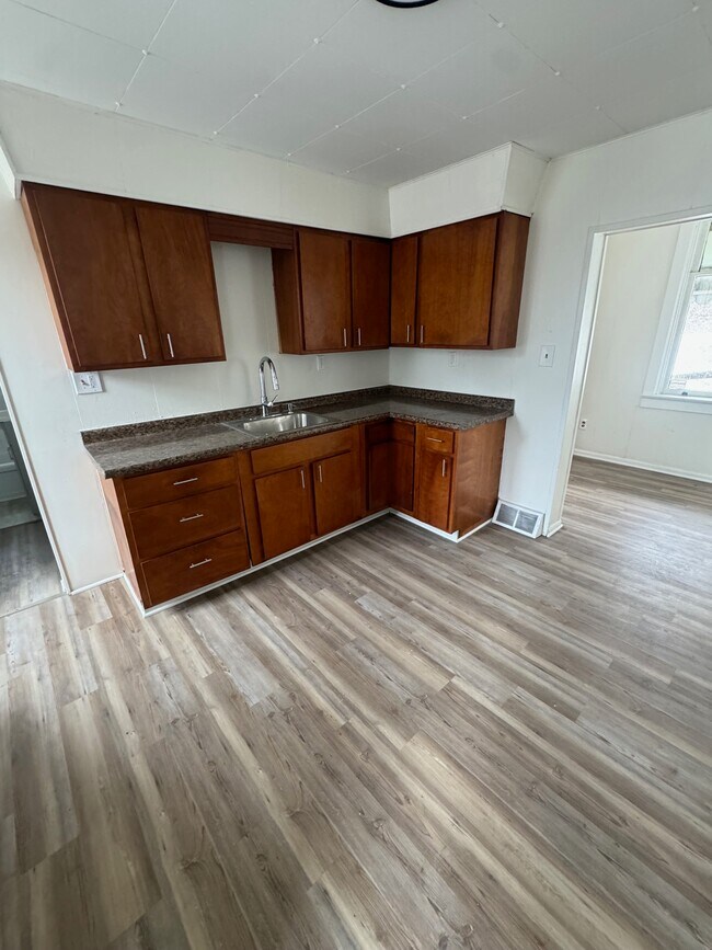 Foto del edificio - 595 Castle Ave