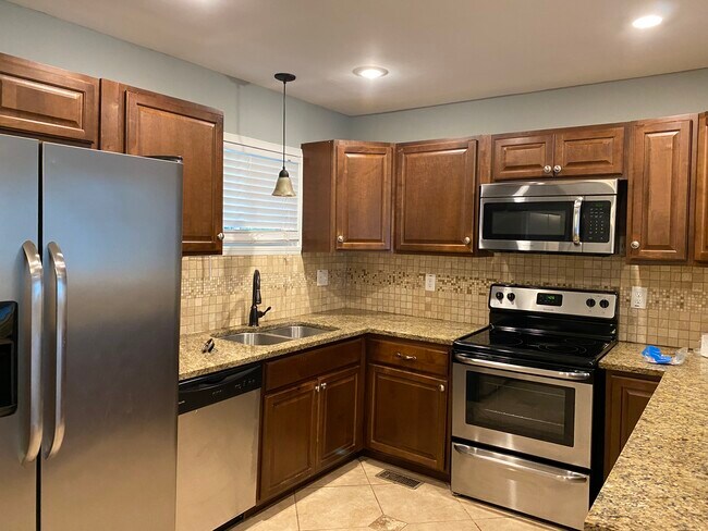 Building Photo - 3515 Tulip Dr