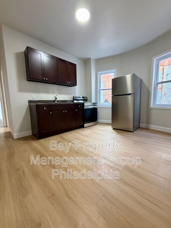 Building Photo - 724 S 52nd St
