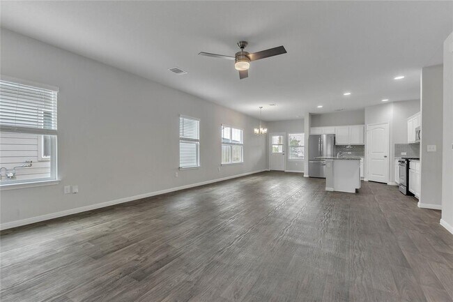 Foto del edificio - 3311 Brywood Dr