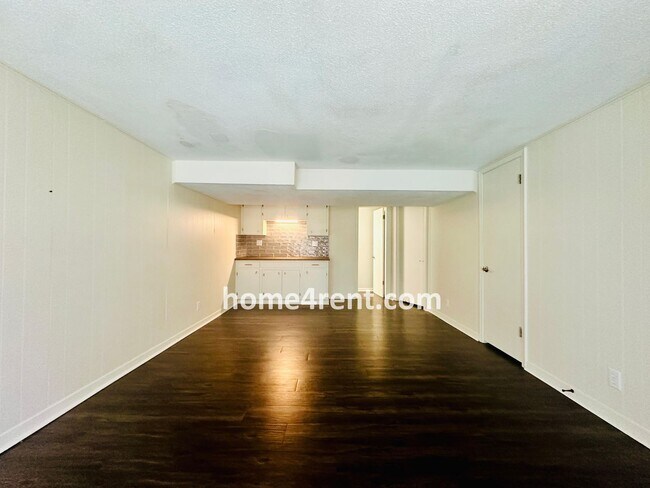 Foto del edificio - Updated Kitchen w/ Granite Counters, Subway Tile, SS Appliances