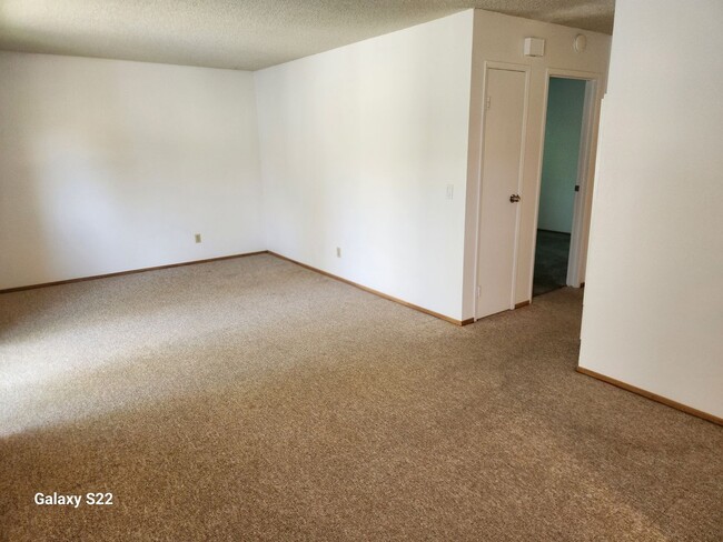 Building Photo - 828 Carlita Cir