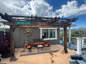 Building Photo - 342 S Mount Vernon Ave