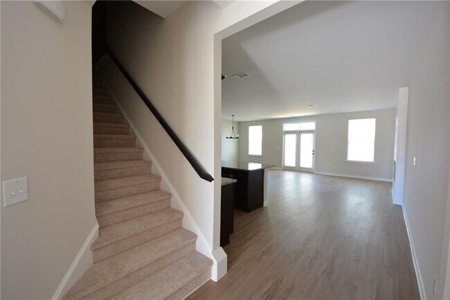 Building Photo - 1147 Lucan Ln
