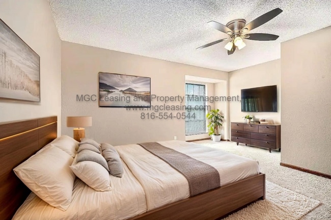 Building Photo - Spacious 2nd floor Townhome Living in the ...