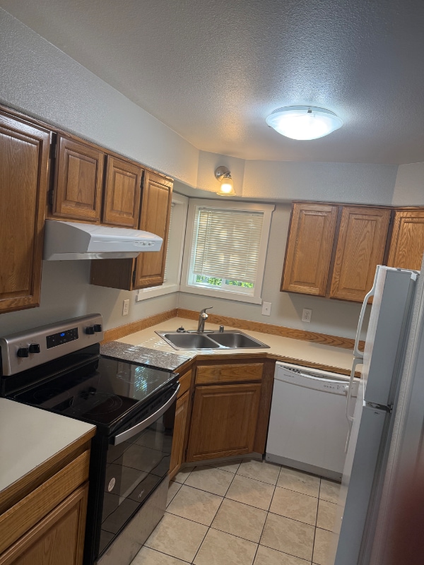 Building Photo - 551 N Robin Cir