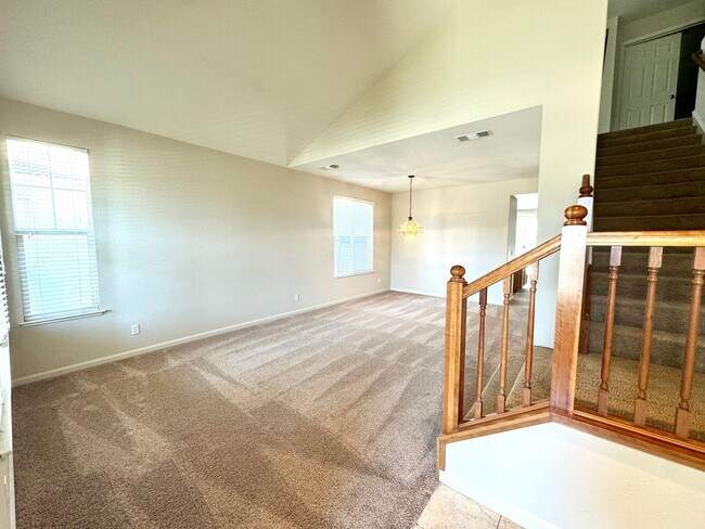 Foto del edificio - Beautiful 4 Bedroom / 3 Bath Lakes Discove...
