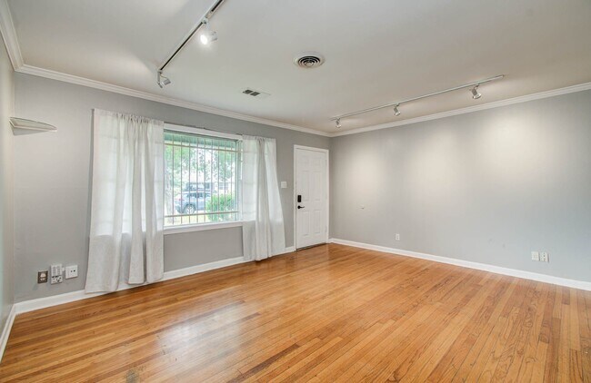 Foto del edificio - 3626 Songwood St