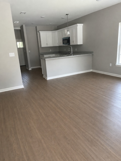 Building Photo - 555 Railroad Ave