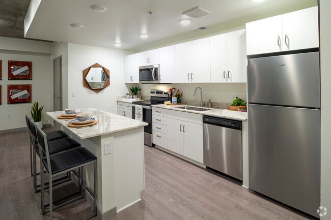 Roommate share Tucson - The Parker