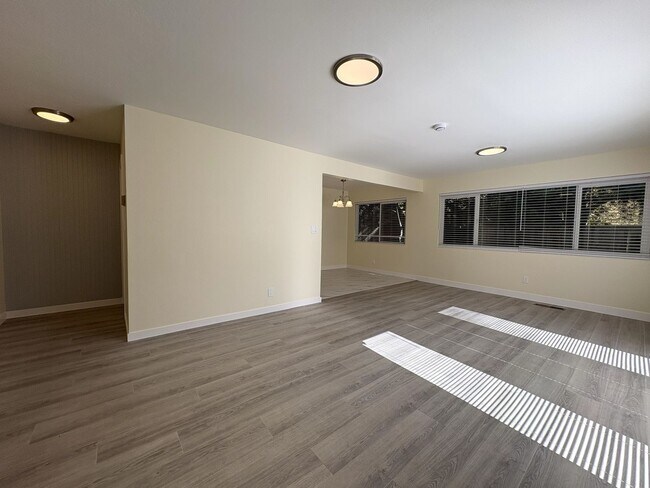 Building Photo - Newly Renovated 2BD/1BA in Palo Alto | Prime Location!