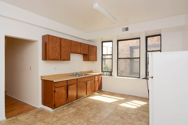 Foto del edificio - 2319 N Kedzie Blvd