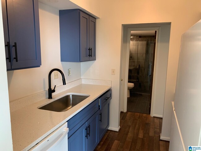Foto del edificio - 2401 Arlington Crescent