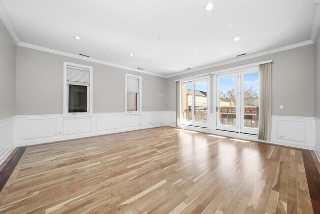 Foto del edificio - 5010 W Lawrence Ave