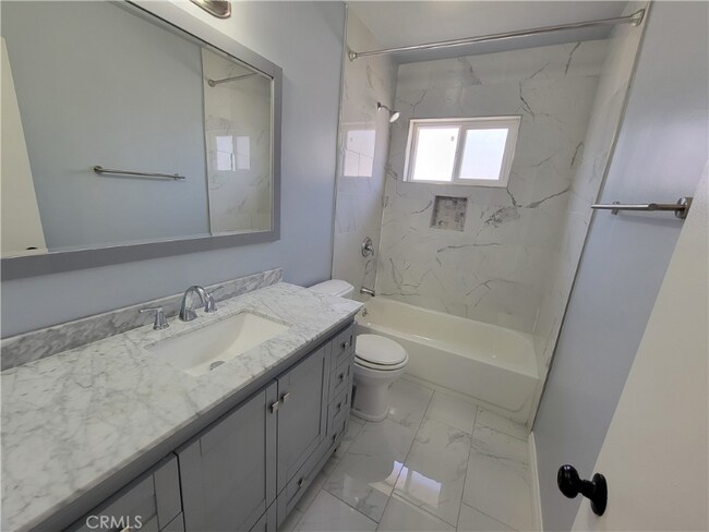 Foto del edificio - 13424 Moorpark St