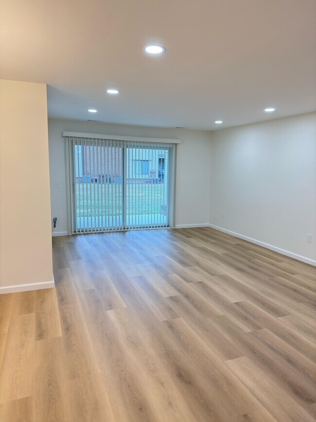 Foto del edificio - 6619 Ridgefield Cir