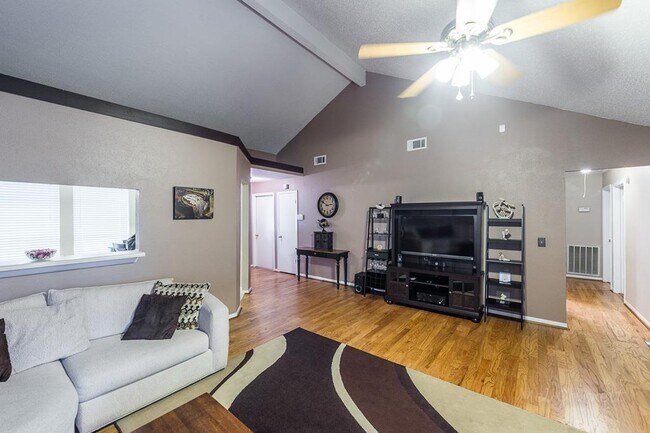 Foto del edificio - 21414 Park Orchard Dr