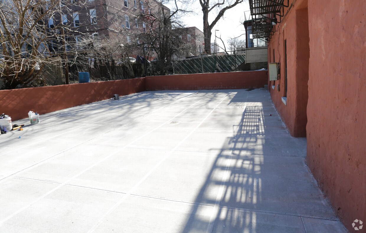 Foto del edificio - 755 E 224th St