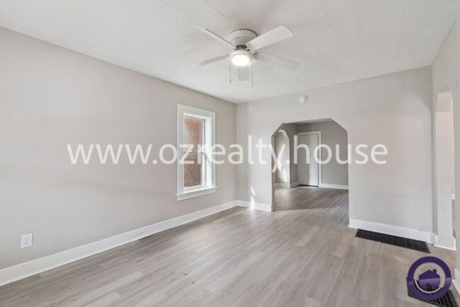 Building Photo - 3907 Lagrange St