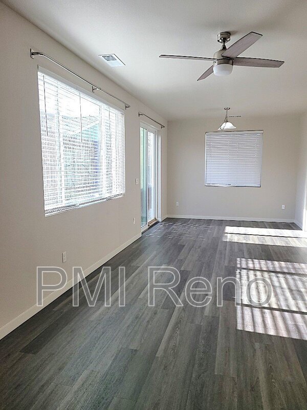 Building Photo - 1520 Golf Ct