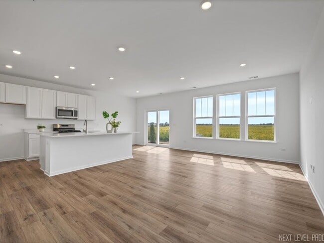 Building Photo - 25715 W Yorkshire Dr