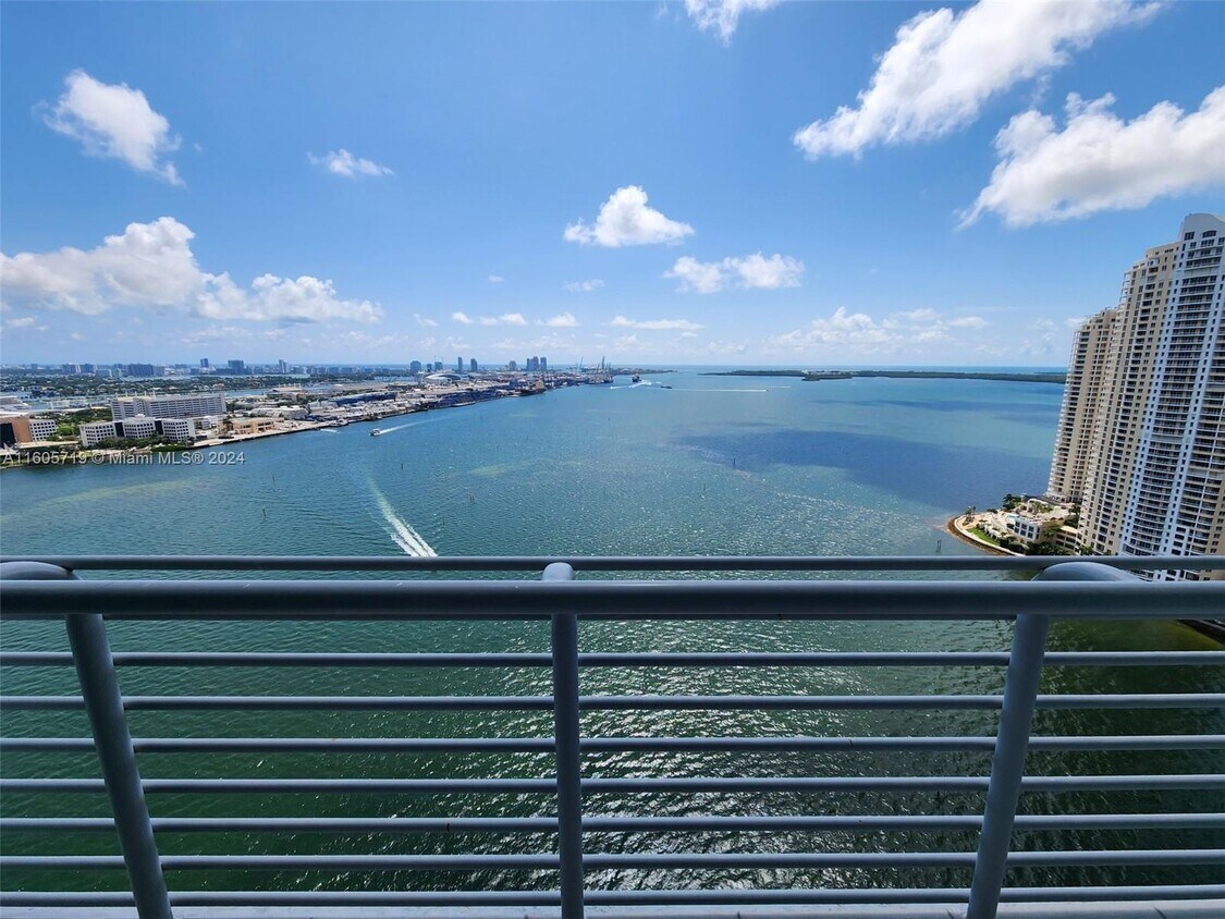 Primary Photo - 335 S Biscayne Blvd