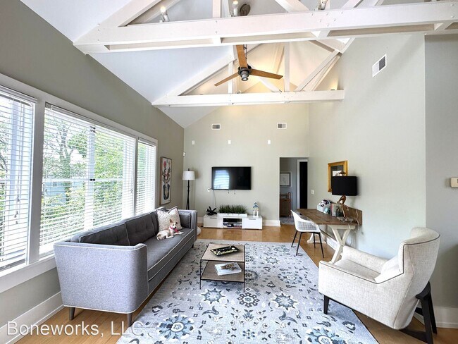 Foto del edificio - 1 br, 1 bath House - 117 Ashley Avenue Apt D