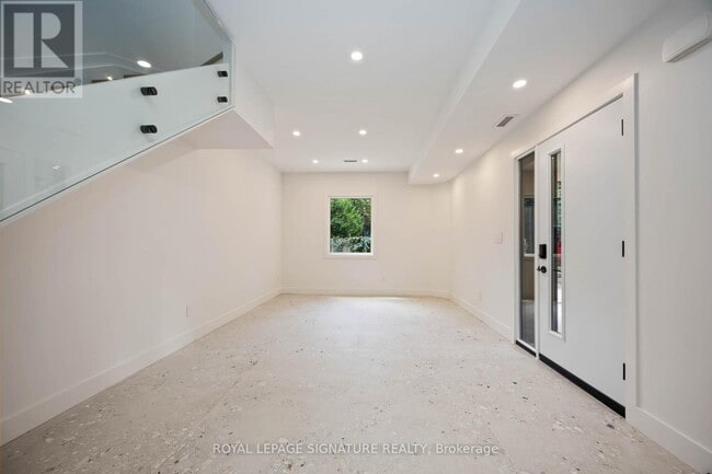 Building Photo - 308 St George St