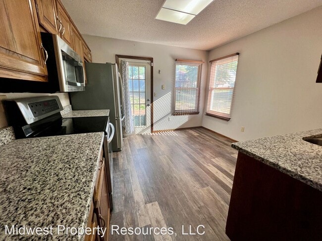 Building Photo - 3 br, 2.5 bath House - 1014 NE Mulberry St