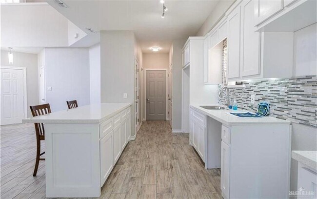 Foto del edificio - 3204 Black Oak Ln