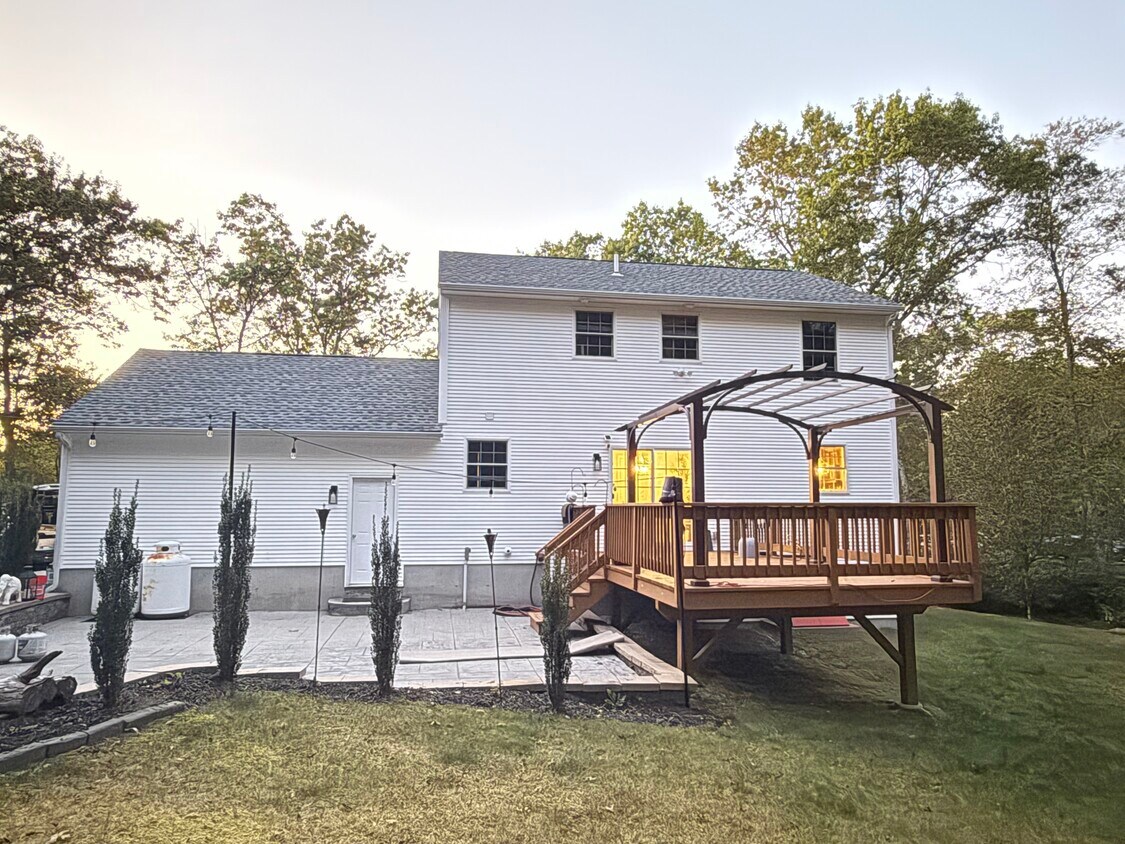 Building Photo - 264 Great Brook Rd