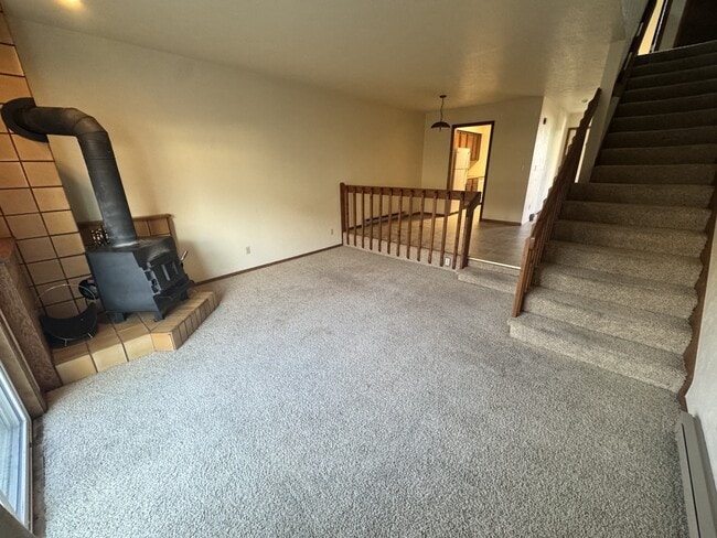 Building Photo - 220 S 16th Ave