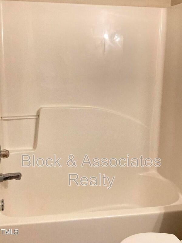 Foto del edificio - 400 Creekway Dr