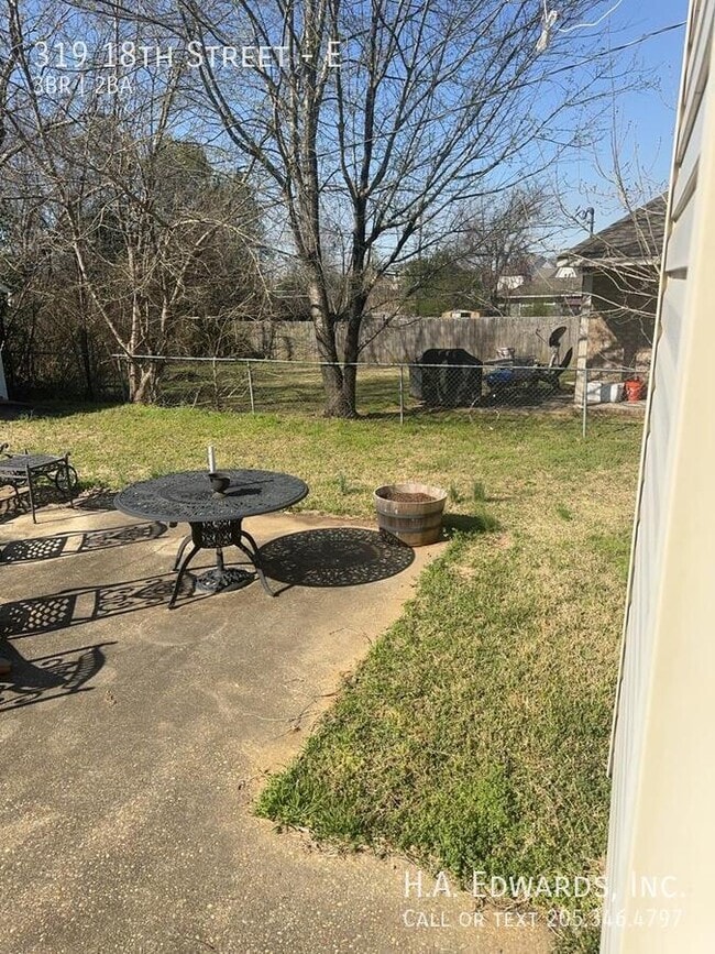 Foto del edificio - 319 18th St