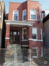 Building Photo - 2435 N Ridgeway Ave