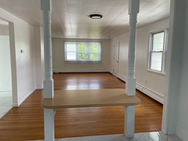 Building Photo - 65 Pardee St