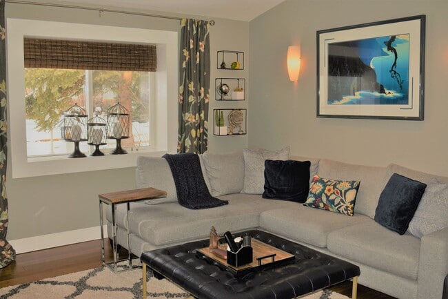 Foto del edificio - 1817 Tyler Ave