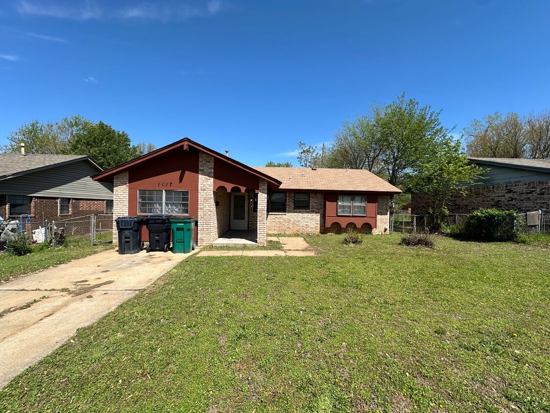 Foto principal - Cozy 3 bed 1.5 bath in OKC!