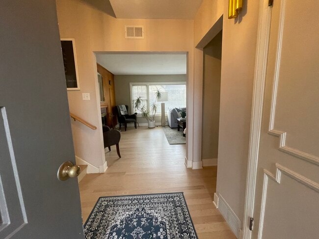 Building Photo - 844 Juniper Rd